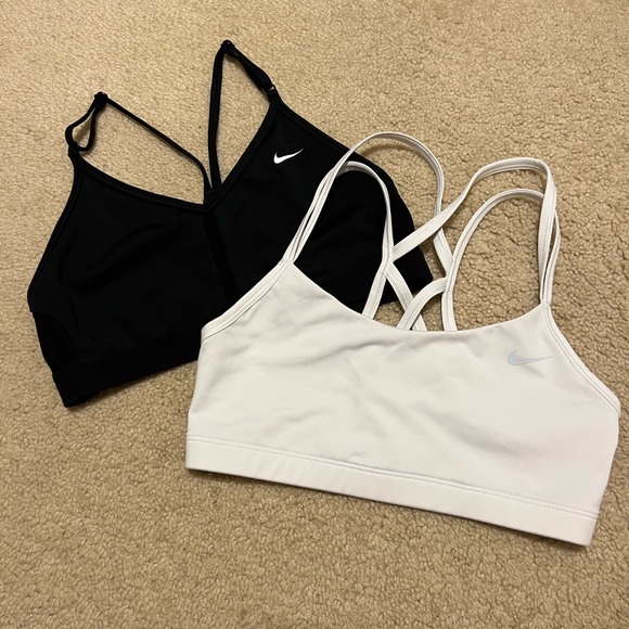 Nike sports bras - Picture 1 of 3